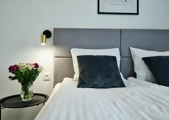 Bliss 16 By Housine Zator